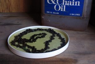soaking chainsaw chain in oil